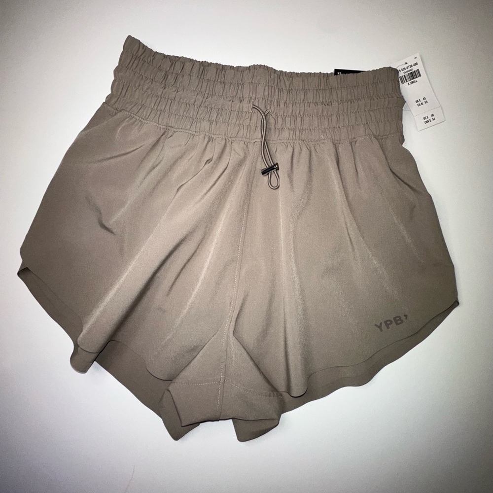 Abercrombie YPB motionTEK Ultra High Rise Lined Flyaway Short in Oat - Size XS